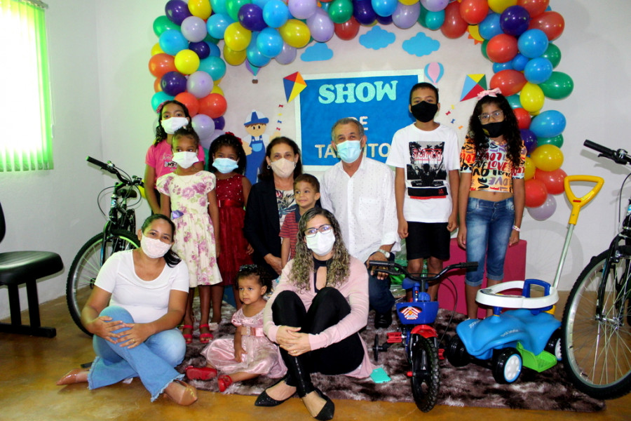 Secretaria da Assistência Social Entrega Prêmios Para as Crianças Vencedoras do Show de Talentos Kids.